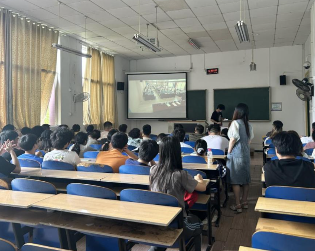对讲堂内容的多元化诉求教师剖析学生的学习动态调整教育内容 对讲堂内容的多元化诉求教师剖析学生的学习动态调整教育内容