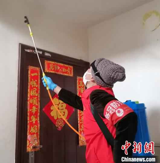 楼道消毒。 赵桂华 摄 面对境外入沈人员:“四步走”夯实居家隔离